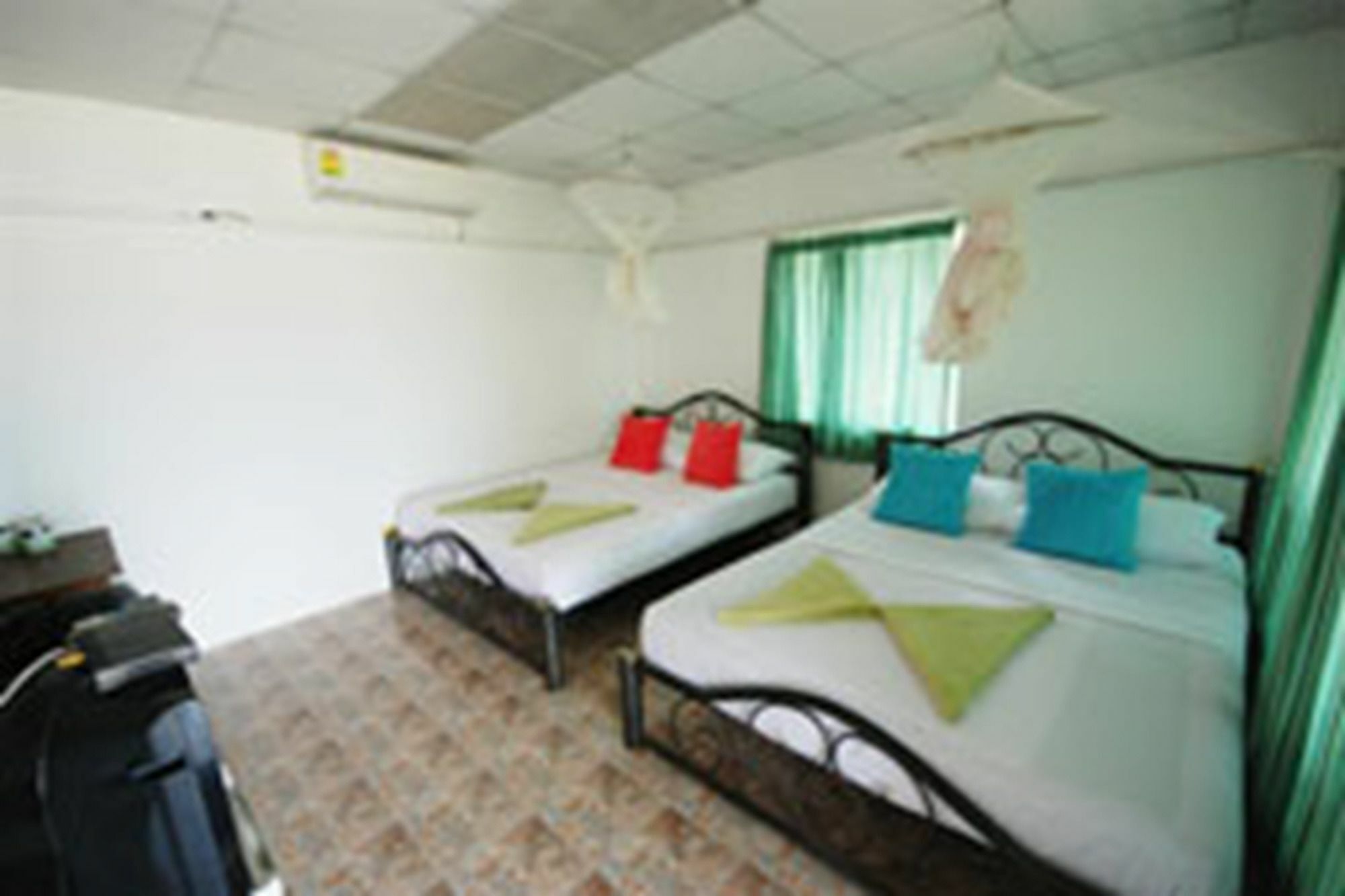Tohko Beach Resort Phi Phi-eilanden Buitenkant foto